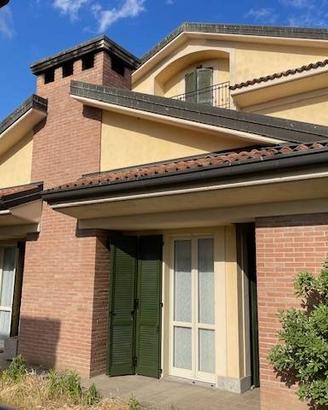 Villa di 190 m² con 5 locali e box auto a Crema