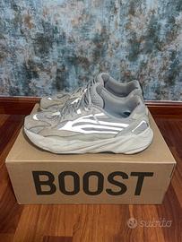 Adidas Yeezy boost 700V2 cream