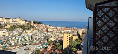 Sanremo trilocale con vista mare e posto Auto