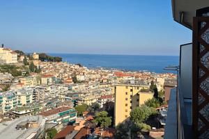Sanremo trilocale con vista mare e posto Auto