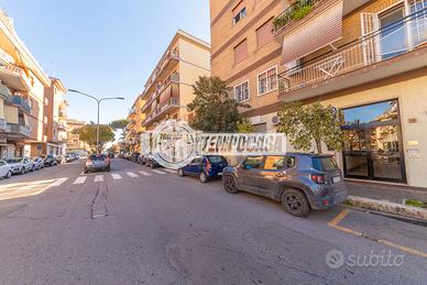 LOCALE COMMERCIALE A POMEZIA