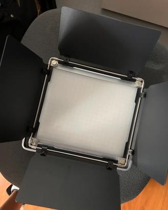 Neewer Rgb led 660 pro , luce led professionale
