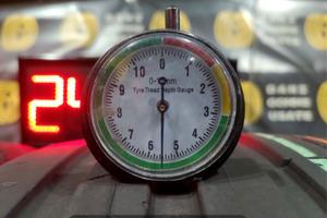 2 GOMME 235 45 19 AL 75% CONTINENTAL DOT22