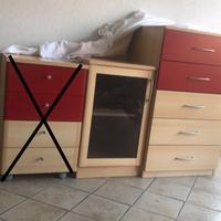 Mobili in legno: cassettiera e comò/vetrina