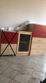 Mobili in legno: cassettiera e comò/vetrina