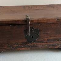 Cassettina XVIII sec. in noce serratura originale