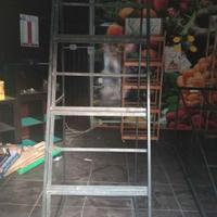 Esposizione frutta e verdura in ferro