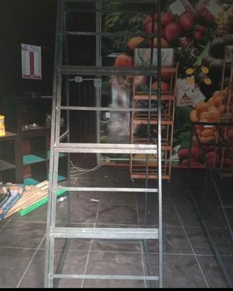 Esposizione frutta e verdura in ferro