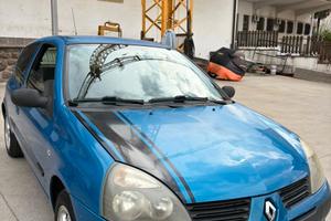 renault clio neopatentati