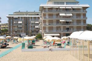 2 camere 5 postiletto frontemare spiaggia piscina