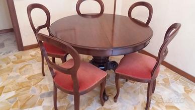 Tavolo in noce allungabile con sedie