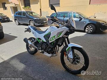 Kawasaki kle 500 se pearl blizzard white