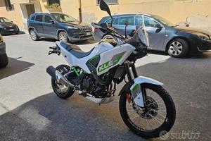 Kawasaki kle 500 se pearl blizzard white