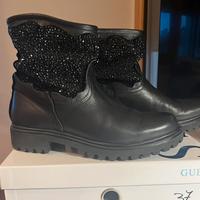 Stivaletto Guess nero con strass