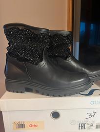 Stivaletto Guess nero con strass