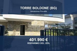 Immobile in asta di 252 m² con box auto doppio a T