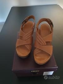 Sandali in pelle con zeppa Frau