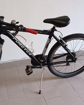 Bicicletta mountain-bike.