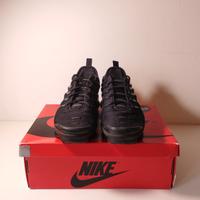 nike air vapor max plus triple black