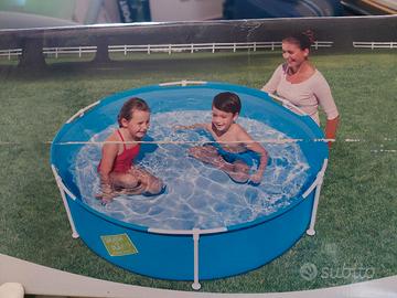 Piscina bestway  e giochi gonfiabili