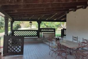 Villa singola con spazi esterni
