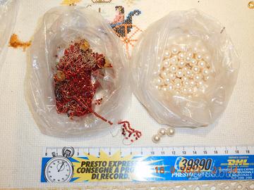 "2"Sacchetti=perline vetro rosse e perle coltivate