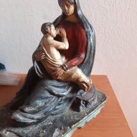 statua Madonna che allatta