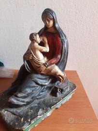 statua Madonna che allatta