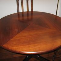Tavolo rotondo in palissandro massiccio anni '60