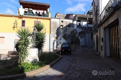 CASA SEMINDIPENDENTE A MONTORO