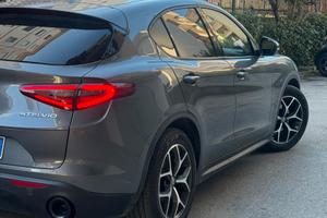 Stelvio Q2 executive 2.2  180 cv