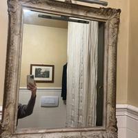 Specchio inserito in cornice antica