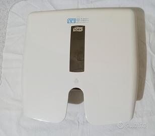 dispenser per asciugamani dì carta 