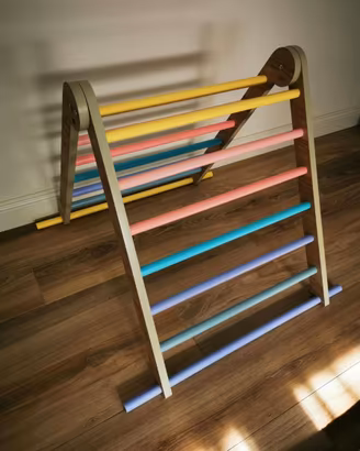 Triangolo di Pikler in legno per bambini