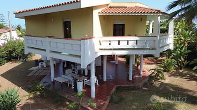 Villa signorile su Fontane Bianche