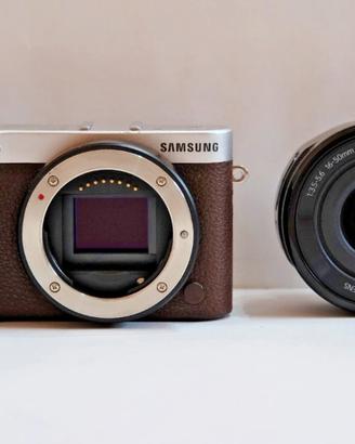 Samsung NX500 + Obiettivo Kit 16-50mm