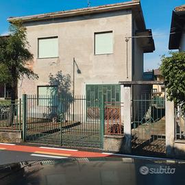Villa singola con giardino a Caravaggio