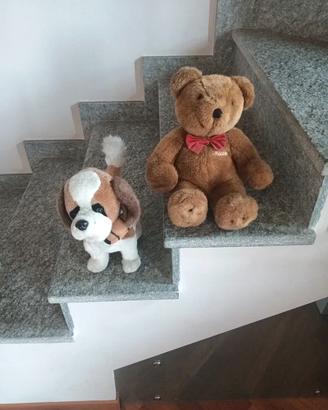 Cagnolino interattivo e orso di peluche