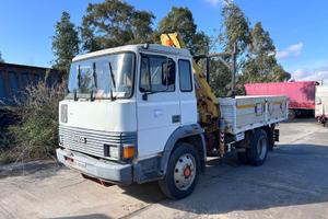 Iveco 115-17 con GRU