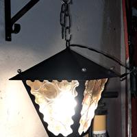 Lampada da esterno in ferro battuto e vetro 