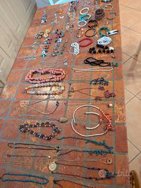 Lotto gioielli e bigiotteria + oro 18k