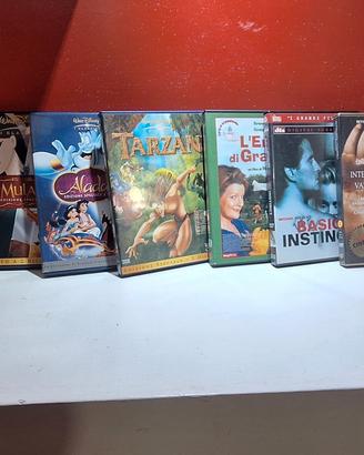 pacchetto con 10 DVD 