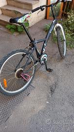 Bici B'Twin 24 pollici per ragazzo/ragazza