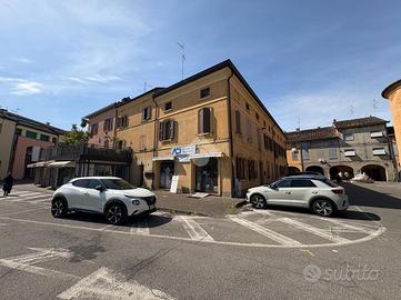 4 LOCALI A CASTELNOVO DI SOTTO