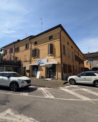 4 LOCALI A CASTELNOVO DI SOTTO