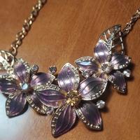 collana bigiotteria fiori viola 
