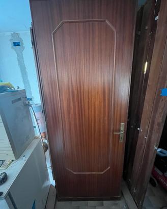 8 porte e cornici in legno
