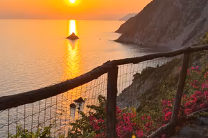 Casetta a picco sul mare  5 terre