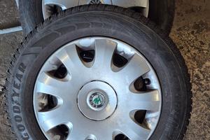 195 65 r 15 con cerchi e copricerchi