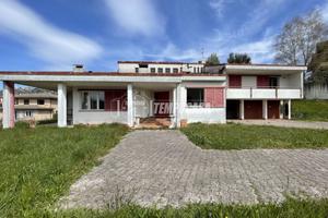 Lipomo - Villa singola con ampio giardino e box au